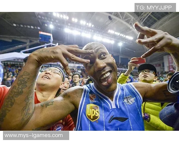 纽约遇北京小伙相拥而泣马布里的篮球梦不曾停歇 纽约遇北京小伙相拥而泣马布里的篮球梦不曾停歇